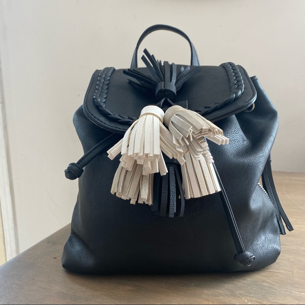 Women’s backpack with braided details adjustable straps